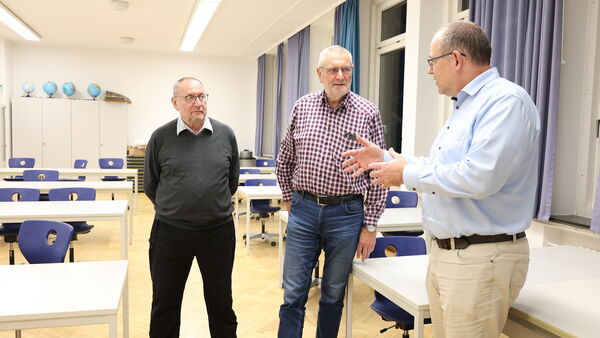 50 Jahre Seefahrtschule Cuxhaven mit Kapitänen - und einer mit Bundesverdienstkreuz