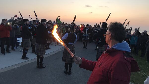 Lichterkette in der Cuxhavener Grimmershörnbucht: "Zeig Gesicht für die Demokratie"
