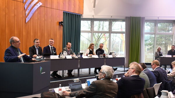 Aufruf zur Solidarität im Cuxland: "Wer wegschaut, macht sich mitschuldig"