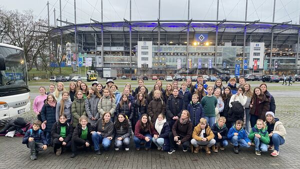 Die LiG Harmonics singen im Volksparkstadion