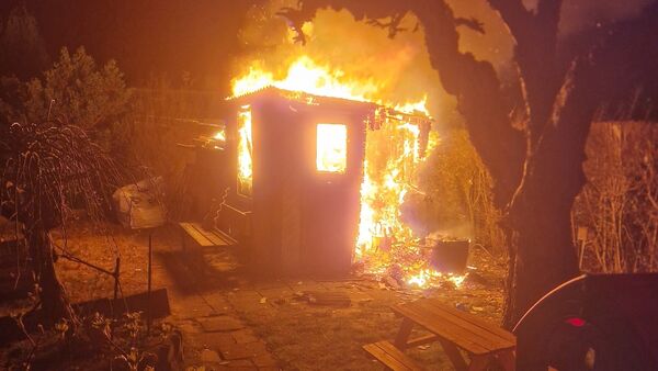 "Gasflaschen sichergestellt": Gartenlaube steht in Cuxhaven in Vollbrand