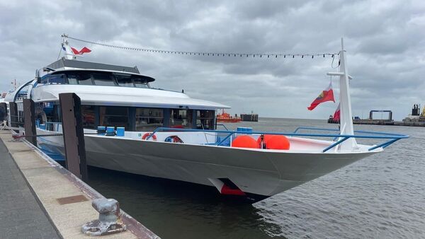 Die schnittige "Fantasia" ist in Cuxhaven die Neue an der Alten Liebe