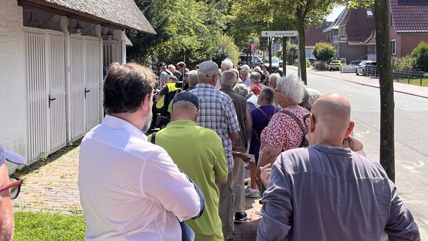 Boris Pistorius im Cuxhavener Kurpark: Verkehrsprobleme erwartet, Schlange am Einlass