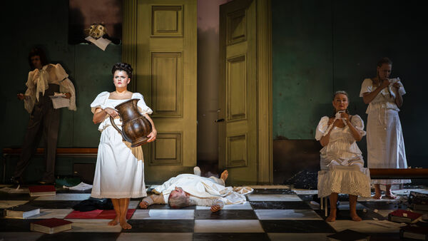 Lügen, Leichen und einen digitalen Feldzug im Stadttheater Cuxhaven entdecken