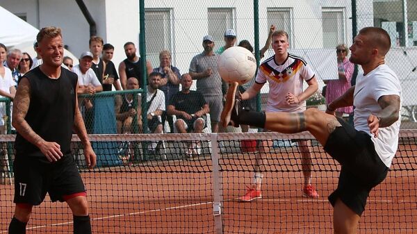 Fußballtennis in Altenwalde: Weltmeister zeigen ihr Können