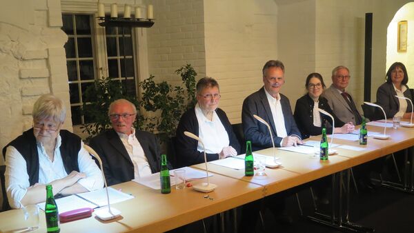 Zum 7. Mal im Schloss Ritzebüttel: "Weltliteratur op platt" von der "Döser Speeldeel"