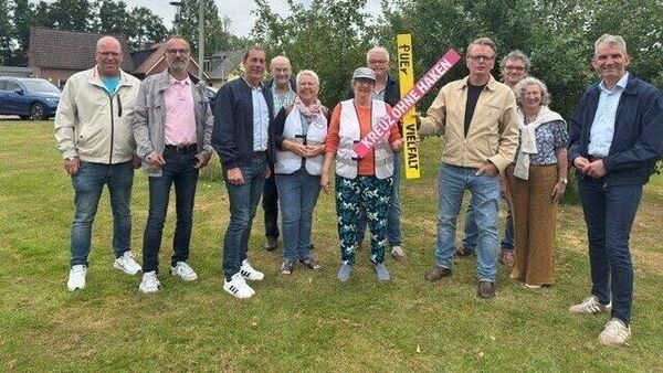 "Heimatliebe ist kein Verbrechen": Aktion in Ihlienworth nach Straßenkritzelei