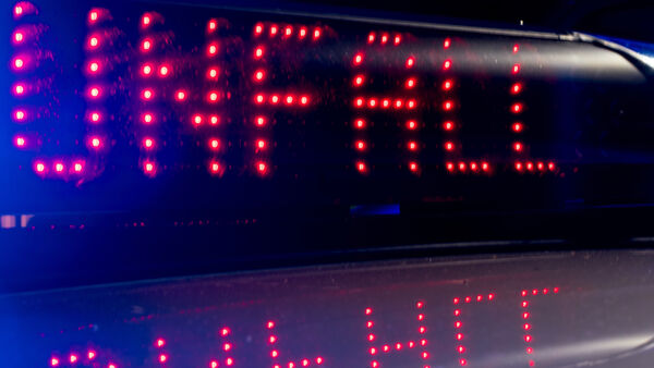 Unfall in Cuxhaven: Fahrer reagiert zu spät - Frau bei Kollision leicht verletzt