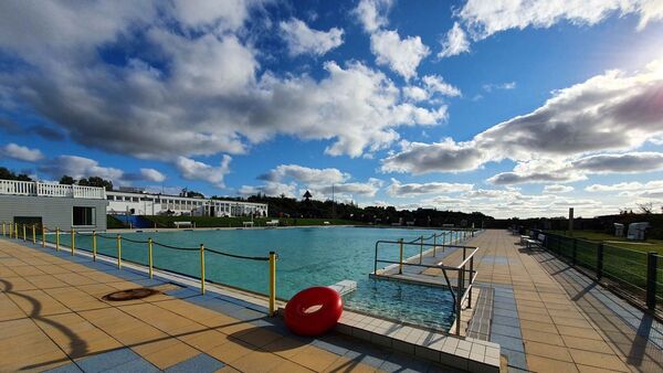 Freibad-Saison im Kreis Cuxhaven: Wann die Bäder öffnen - und was der Eintritt kostet