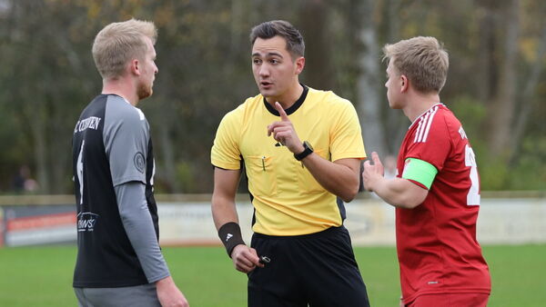 Niemand in Top 100: Das fairste Fußball-Team im Kreis Cuxhaven - und das unfairste