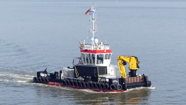 Neues Ölbekämpfungsschiff "Lütt Matten" - Betrieb liegt in Cuxhavener Händen