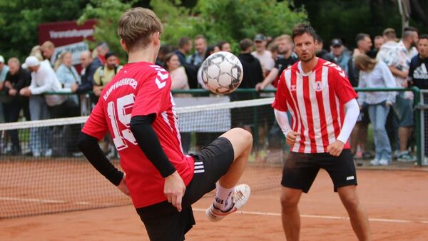 60 Teams, 120 Spieler: Cuxhavens Fußball-Tennis-Meisterschaft startet wieder