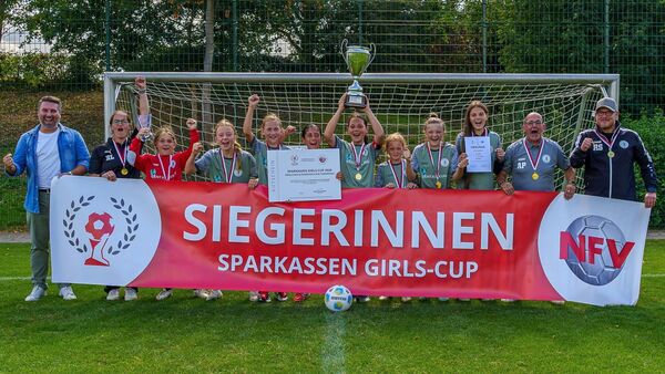 JFV Cuxhaven holt erstmals den Girls-Cup - und wirft Wolfsburg raus