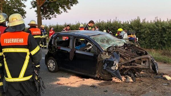 Tödlicher Unfall im Alten Land - 30-Jähriger stirbt nach Kollision mit einem Baum