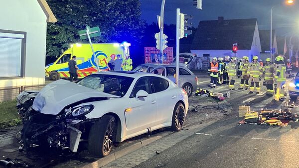 Tödlicher Unfall in Cuxhaven: Kollision zwischen Audi und Porsche - 39-Jährige stirbt