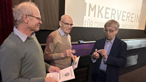 Zwei Brüder, zwei Vorbilder: Höchste Ehrung des Landesverbands für Cuxhavener Imker