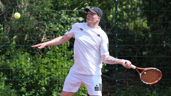 Saisonstart missglückt: Cuxhavener Tennis-Herren verlieren 2:7