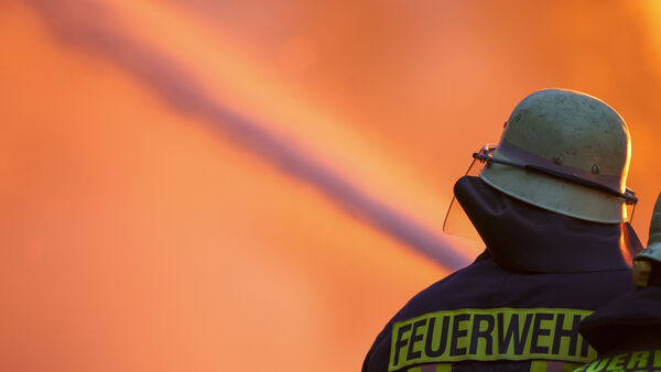 Neue Wendung nach Brand in Nordholzer Mehrfamilienhaus - Polizei sucht nach Zeugen