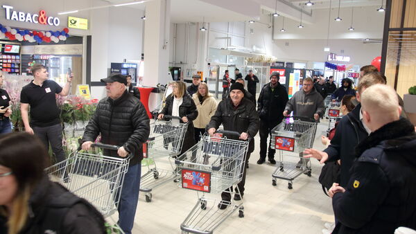 "Endlich": Was die ersten Kaufland-Kunden zur Neueröffnung in Cuxhaven sagen
