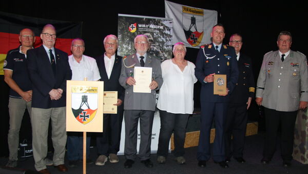 Reservistenkameradschaft Cuxhaven feiert 65 Jahre: Überraschungsgäste und Ehrungen