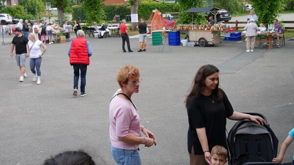 Besucher kommen nach Hemmoor: Buntes Programm beim Stoffwechsel-Frühlingsfest
