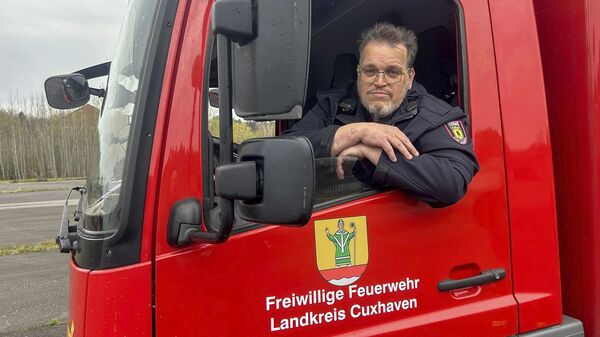 Cuxhavener Fahrlehrer im TV zu sehen: NDR zeigt Alltag mit Lkw, Trecker und Feuerwehr