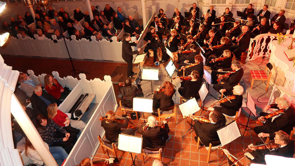 In St.-Petri-Kirche Osten: Stader Kammerorchester begeistert mit Schuberts Sinfonie