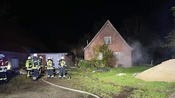 Rauch, Alarm, Jugendlicher in Gefahr - Feuerwehr Neuenkirchen probt den Ernstfall