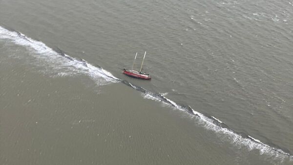 Havarie am Leitdamm: Traditionssegler "Ethel von Brixham" liegt weiter vor Cuxhaven