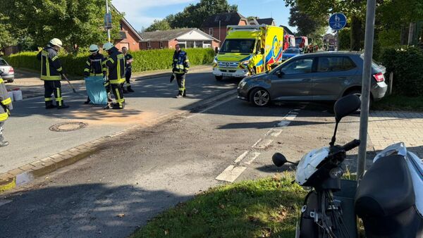 Unfall in Cadenberge: Motorroller kollidiert an Kreuzung mit Fahrzeug