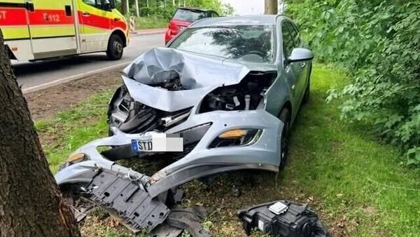 Unfall bei Grundoldendorf im Kreis Stade: Autofahrer (82) verletzt