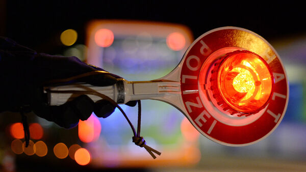 Verkehrskontrolle eskaliert: Betrunkener Cuxhavener beleidigt einen Polizeibeamten