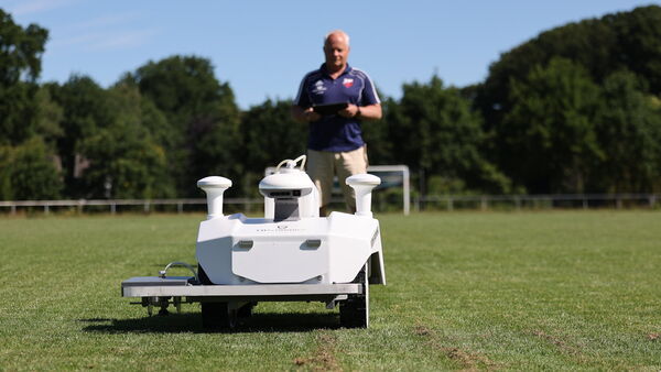 Per App zum perfekten Spielfeld: Nordholz setzt auf Roboter-Technik