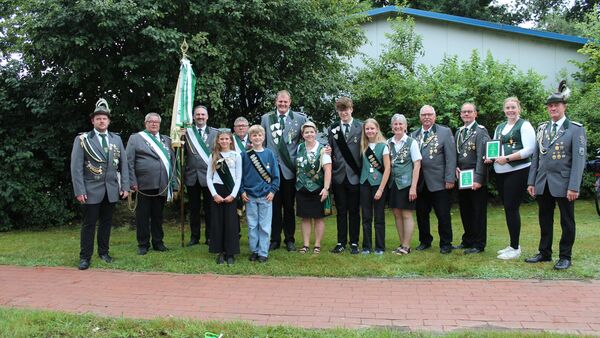 Armstorfer Majestätenfamilie ist komplett - mit zwei Kinderkönigen aus einer Familie