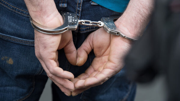 A27: Polizei Cuxhaven deckt mehrere Verstöße auf - Kontrolle endet mit Festnahme