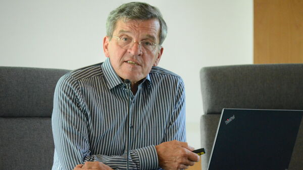 Ex-General im Cuxhavener Kreishaus: Im Ernstfall "Kriegspartei mit Heimatfront"