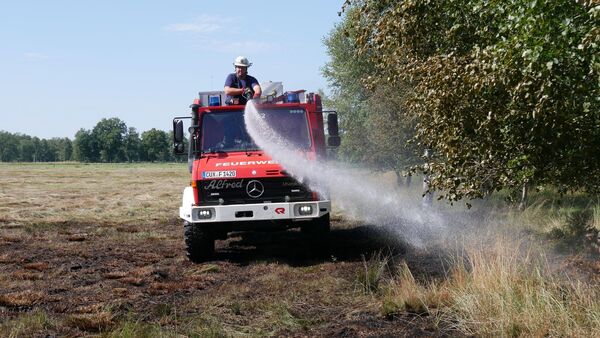 Riesige Rauchwolke über Hemmoor: Heubrand löst Großeinsatz aus