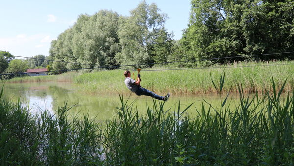 Mit der Seilrutsche über den See: Kletterpark in Otterndorf ist eröffnet