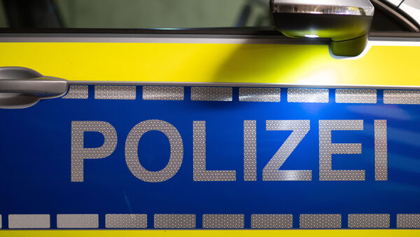 "Am Kopf verletzt": Vier Unbekannte schlagen und treten in Stade auf Opfer ein