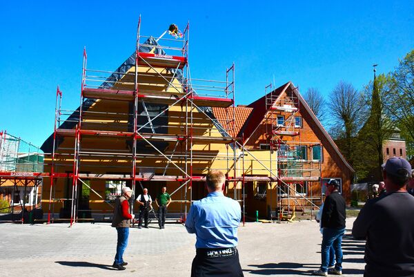 Altes Feuerwehrhaus ist Geschichte und das Bürgerhaus die Zukunft in Hechthausen
