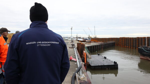 Herbstdeichschau zwischen Cuxhaven und Belum: Sorgen machen Hunde und Wölfe