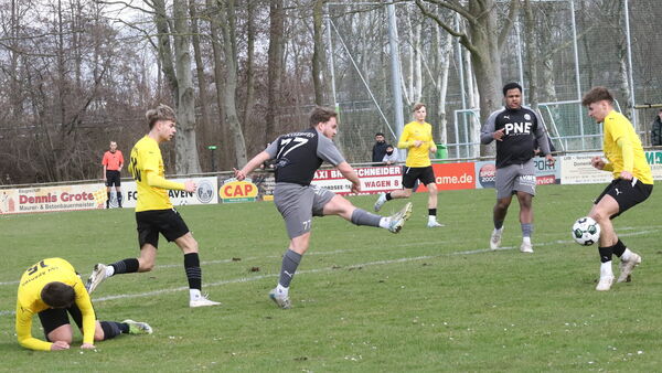 Die Spannung in der Bezirksliga steigt für den FC Cuxhaven und Rot-Weis Cuxhaven