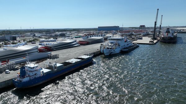 Offshore-Drehscheibe: 500 Kilometer langes Seekabel in Cuxhaven umgeschlagen