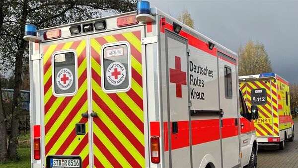 Drochtersen: Notfallsanitäter wird während der Behandlung im Rettungswagen attackiert