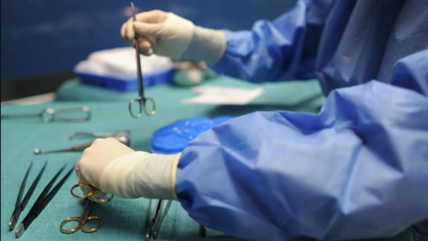 Ermittlungen gegen Narkosearzt aus Bremerhaven: Kliniken beziehen Stellung