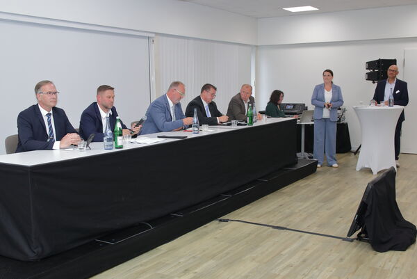 OB-Wahl in Cuxhaven: Kandidaten diskutierten ein breitesThemenspektrum