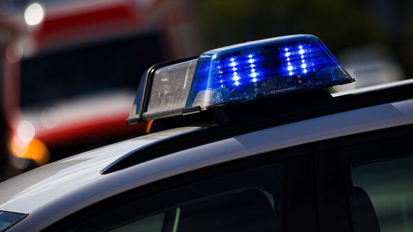 Unfall im Kreis Cuxhaven: Kind (10) beim Überqueren der Straße von Auto erfasst