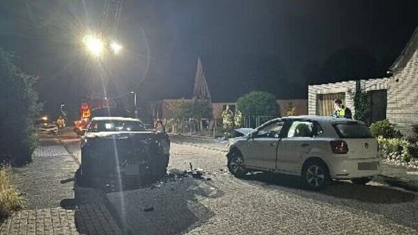 Raub nach Unfall in Stade: Täter ziehen 24-Jährigen aus dem Auto und rauben ihn aus