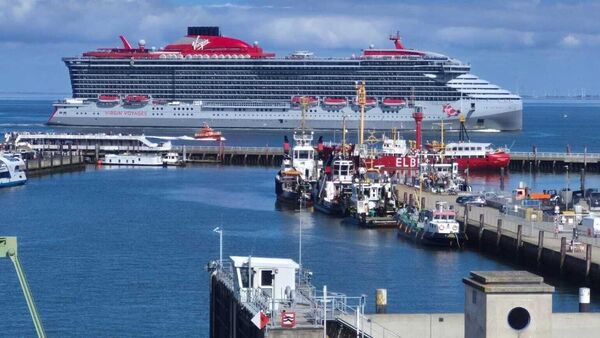 "Queen Mary 2" und "Valiant Lady" vor Cuxhaven: Die Queen ist bekannt, die Lady neu